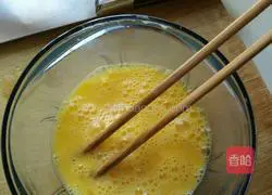 Illustration of how to make egg and leek pancakes 2