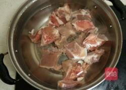 萝卜骨头汤的做法图解1