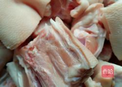 马蹄莲藕猪脚汤的做法图解2