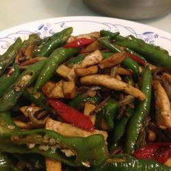 糯米椒炒小鱼豆干的做法[图]