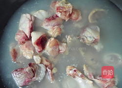 黑枣烧酒鸡的做法图解2