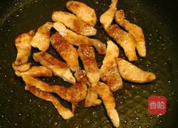 西瓜皮炒肉丝的做法图解2