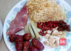 苹果瘦肉雪耳汤的做法图解2