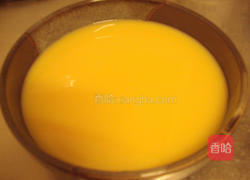 蟹腿蒸蛋的做法图解3