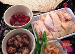 荷叶香菇蒸鸡的做法图解1