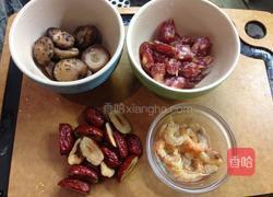 荷叶香菇蒸鸡的做法图解3