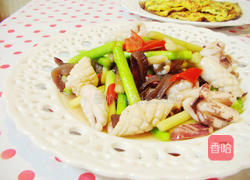 芦笋木耳炒墨鱼的做法图解7