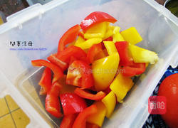 蜜汁鸡腿炒甜椒的做法图解2
