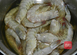 凤梨啤酒虾的做法图解1