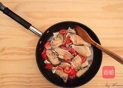 牛肝蕈烧鸡的做法图解3