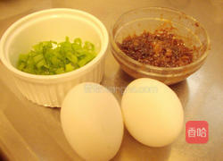 肉燥葱花蒸蛋的做法图解1