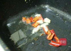 芦笋木耳炒墨鱼的做法图解2