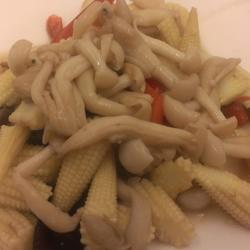 菇菇炒玉米笋的做法[图]