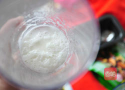 黑芝麻坚果蛋糕的做法图解2