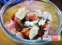 蜜汁鸡腿炒甜椒的做法图解4