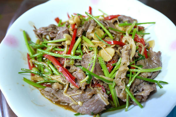 辣炒香根牛肉