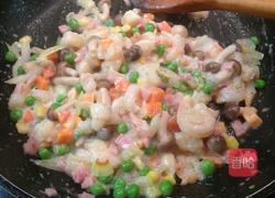 起司鲜虾杂菜锅饼的做法图解3