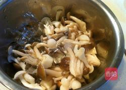 泰式凉拌双菇的做法图解3