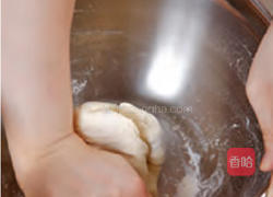 制作披萨饼皮的做法图解3