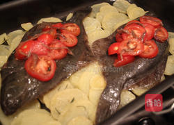 番茄鳀鱼烤比目鱼的做法图解3