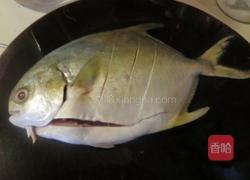 苏梅鲳鱼的做法图解1