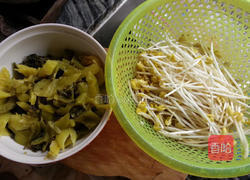 酸菜鱼片汤的做法图解4