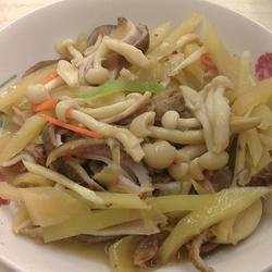 酸菜猪肚炒雪菇的做法[图]