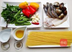 海鲜时蔬意大利面的做法图解1
