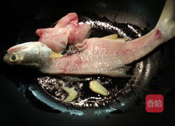 酸菜鱼片汤的做法图解6