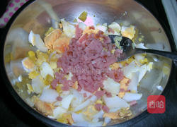 鸡蛋鸭蛋火腿沙拉的做法图解5