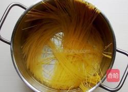 海鲜时蔬意大利面的做法图解2