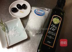 黑橄榄佛卡夏面包的做法图解2