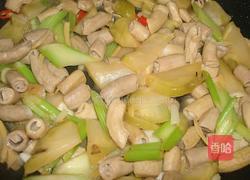 榨菜辣炒猪肠的做法图解2