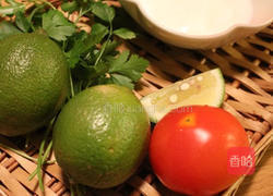 酪梨鲜虾莎拉的做法图解6