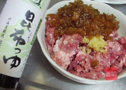 脆瓜蒸小Q肉丸子的做法图解2