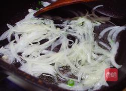 蘑菇洋葱滑蛋的做法图解2