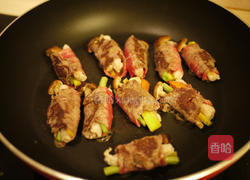 牛肉墨鱼饺鲜蔬卷的做法图解1