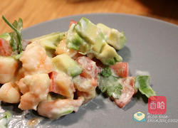 酪梨鲜虾莎拉的做法图解11