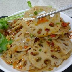 凉拌香辣莲藕的做法[图]