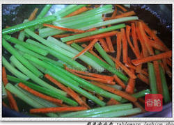 凉拌肉丝金针菇的做法图解2