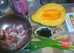 粉蒸排骨南瓜盅的做法图解1