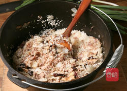 黑早冬菇豚肉炖饭的做法图解3