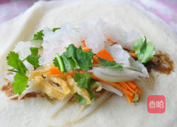 银耳鲜蔬卷的做法图解3