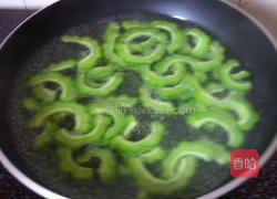 杏鲍菇伴苦瓜的做法图解2