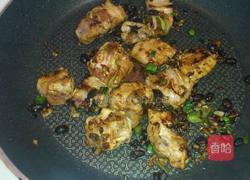 粉蒸排骨南瓜盅的做法图解2