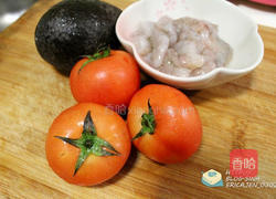 酪梨鲜虾莎拉的做法图解1