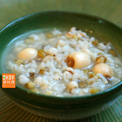 绿豆薏仁莲子粥的做法[图]