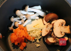 青豆野菇炖饭的做法图解1