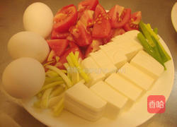 番茄豆腐炒蛋的做法图解1