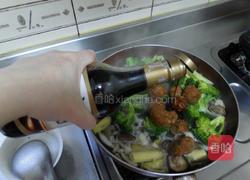 酱烧扬出肉丸的做法图解4